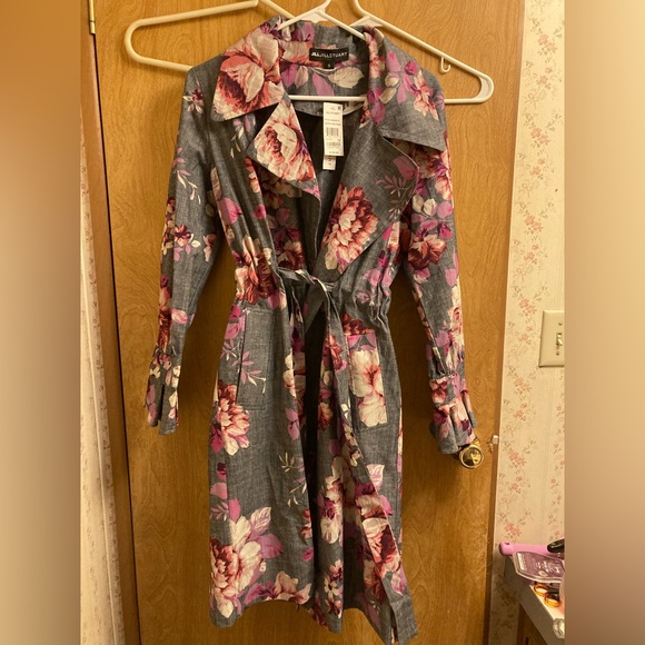 New with tags! Beautiful long floral jacket - Picture 1 of 8